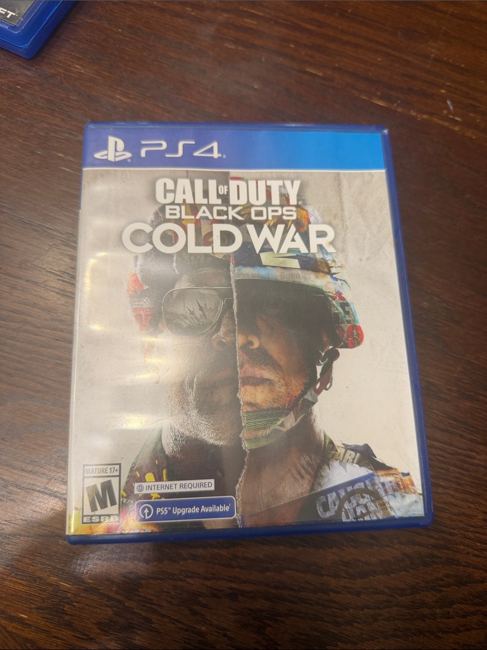 Call of Duty: Black Ops Cold War (PS4) - Blue Case